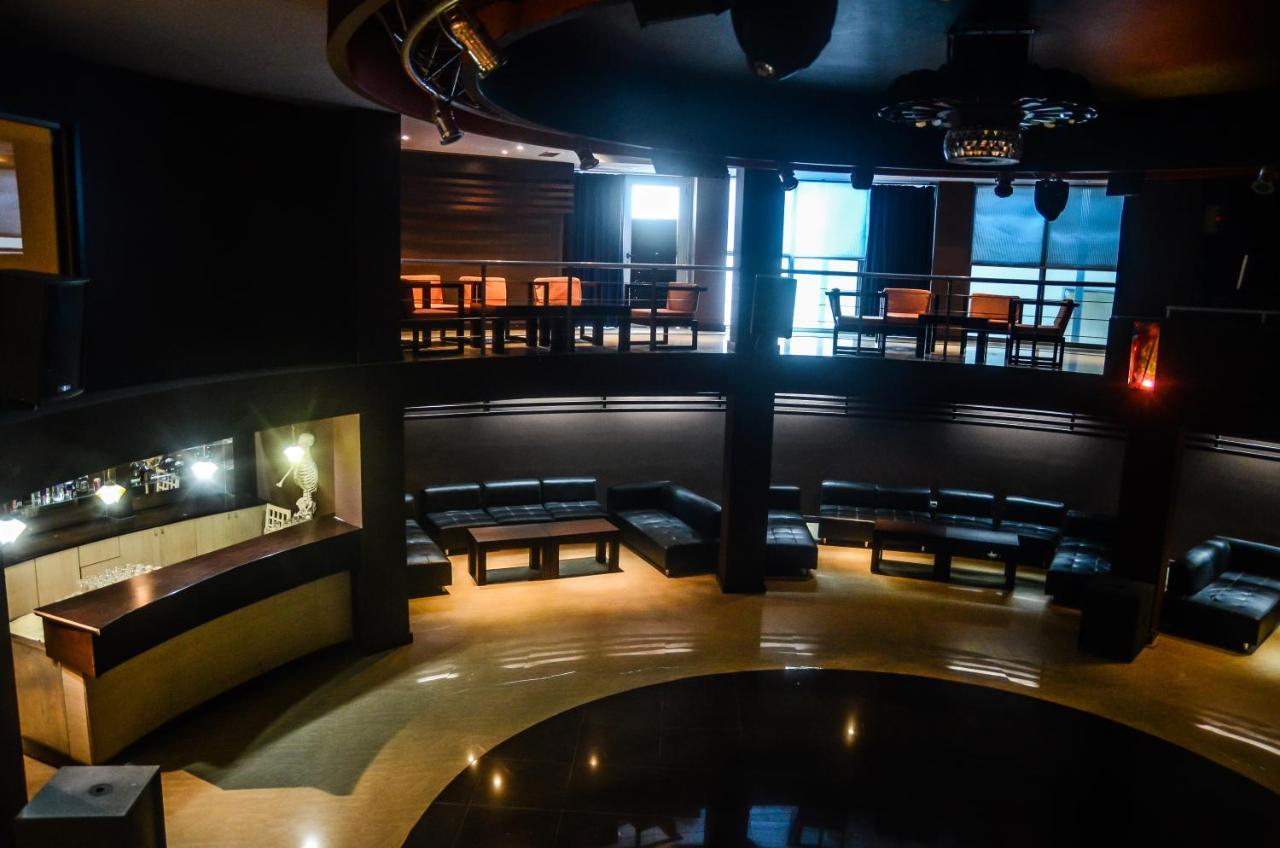 Imperial Hotel Ih 엘바산 외부 사진