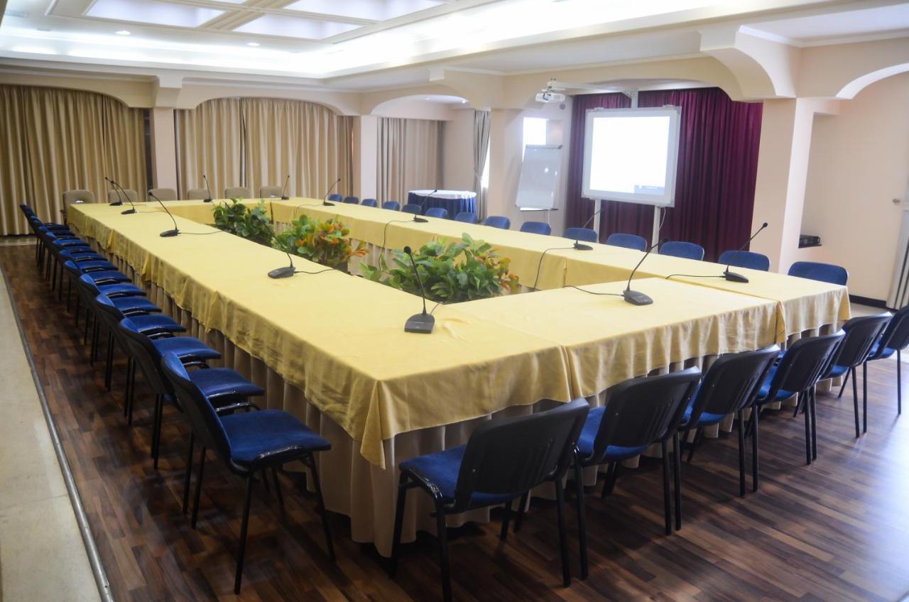 Imperial Hotel Ih 엘바산 외부 사진