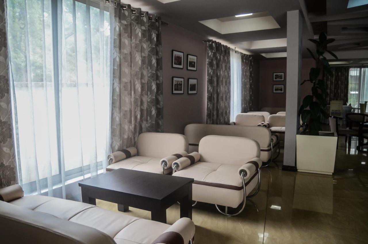 Imperial Hotel Ih 엘바산 외부 사진