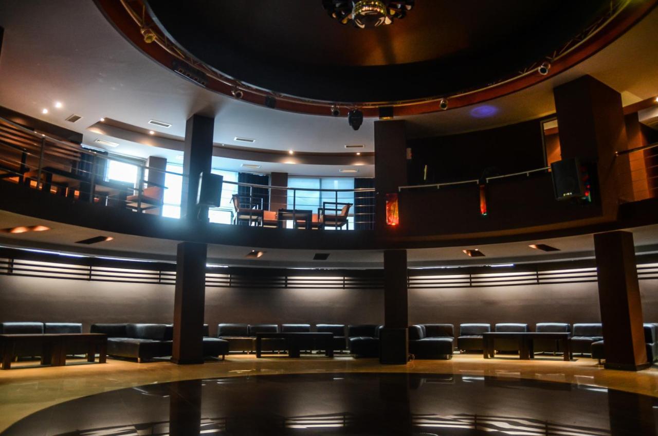 Imperial Hotel Ih 엘바산 외부 사진
