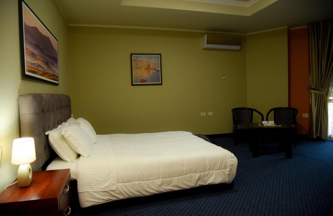 Imperial Hotel Ih 엘바산 외부 사진