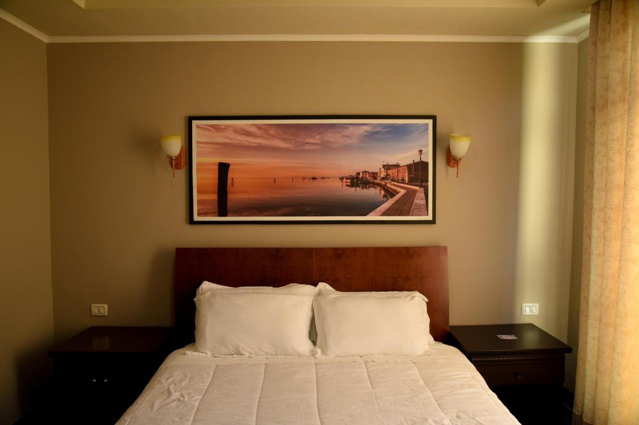Imperial Hotel Ih 엘바산 외부 사진