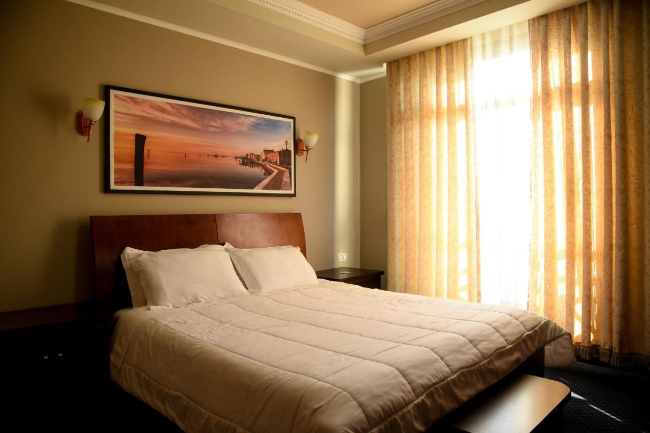 Imperial Hotel Ih 엘바산 외부 사진