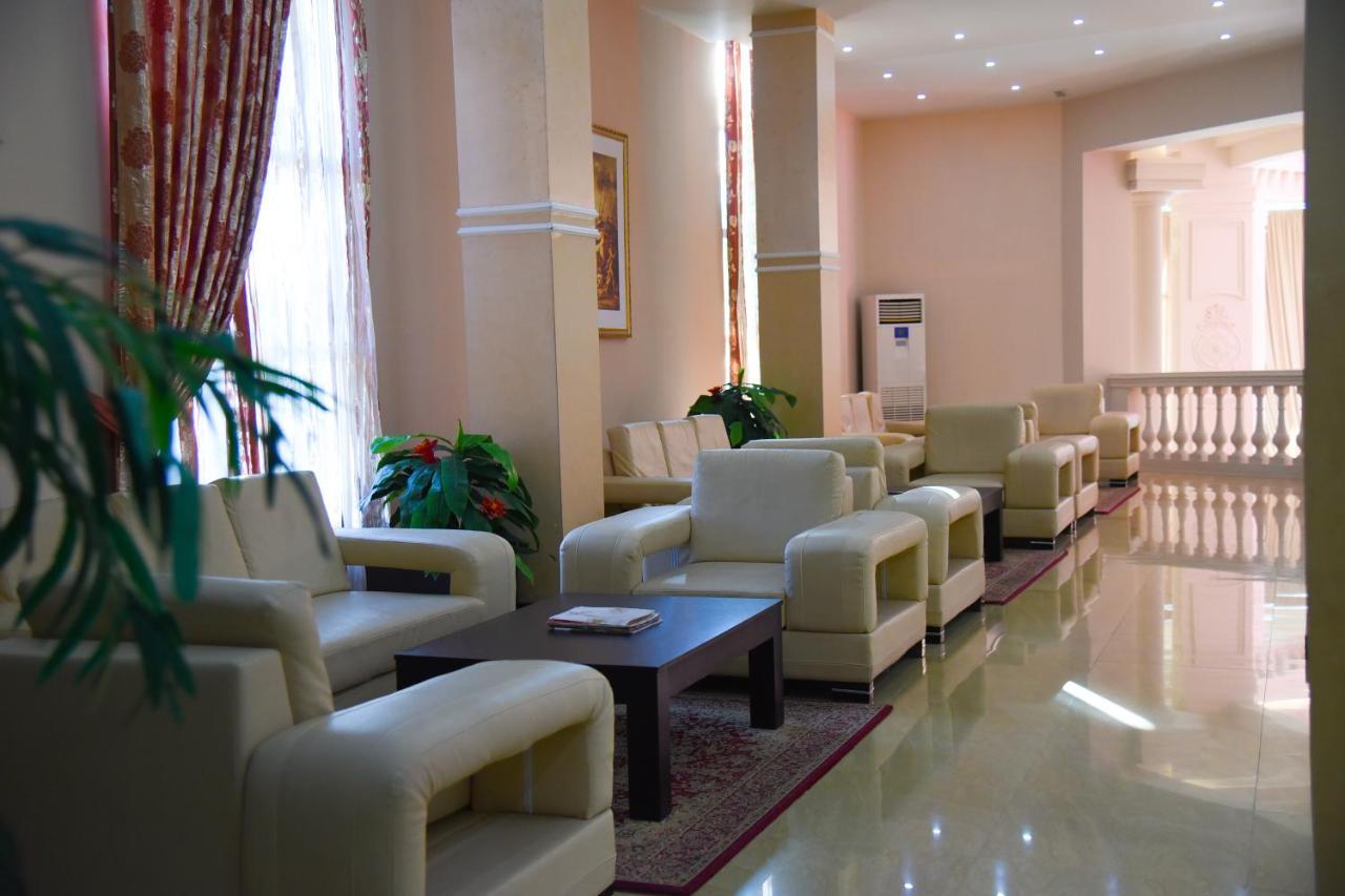 Imperial Hotel Ih 엘바산 외부 사진