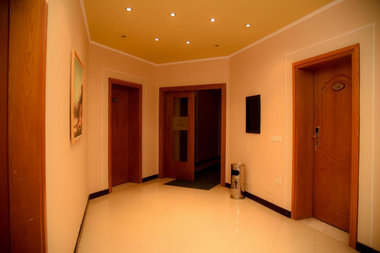 Imperial Hotel Ih 엘바산 외부 사진