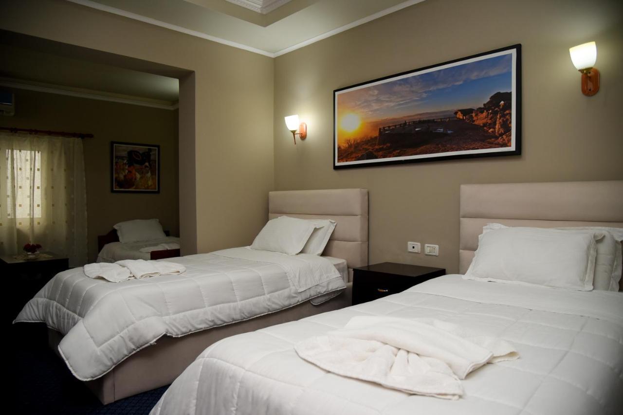 Imperial Hotel Ih 엘바산 외부 사진