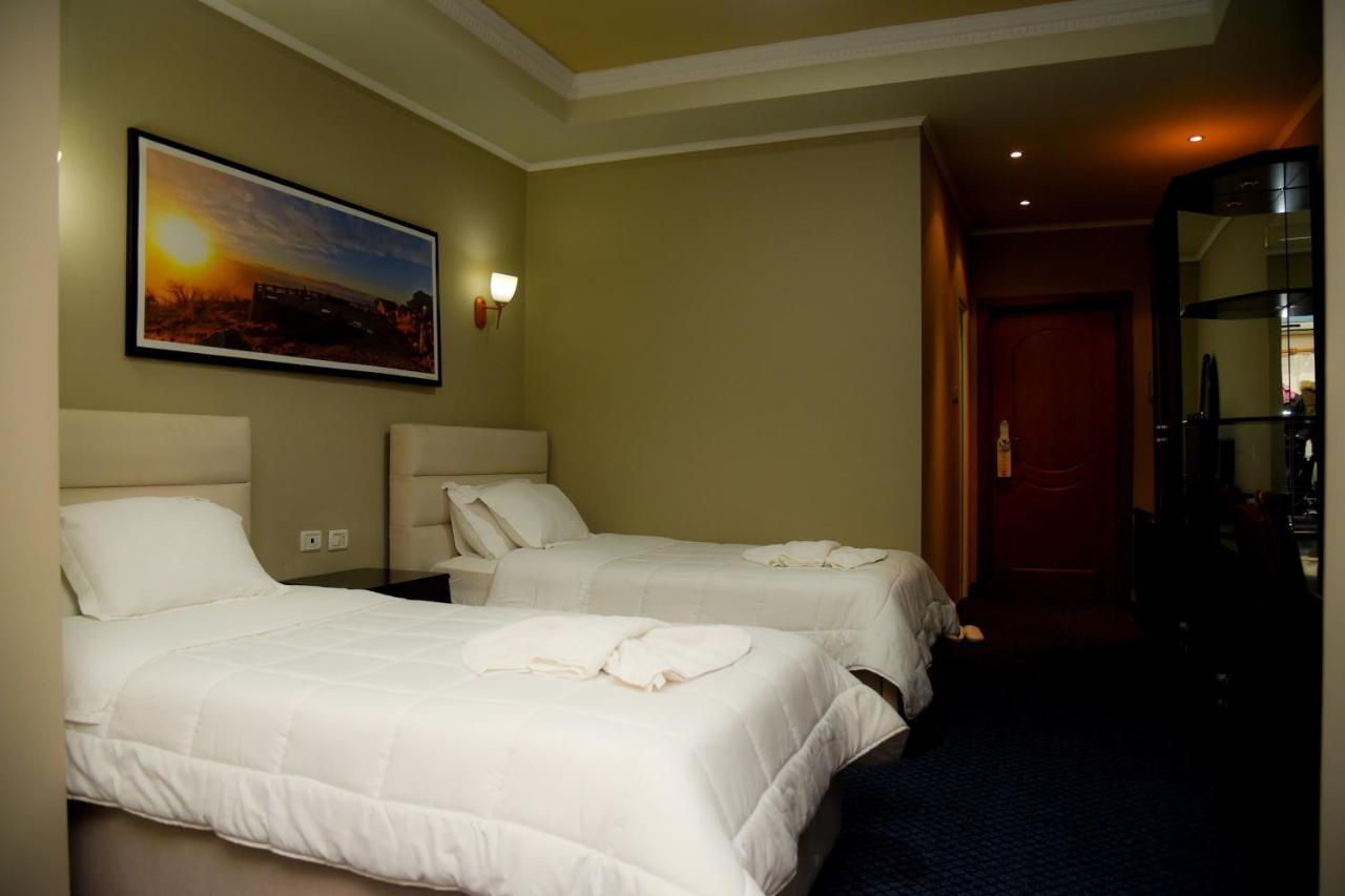 Imperial Hotel Ih 엘바산 외부 사진