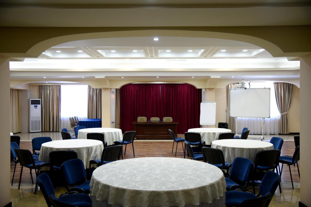 Imperial Hotel Ih 엘바산 외부 사진