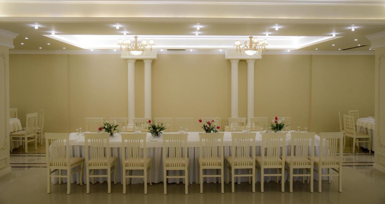 Imperial Hotel Ih 엘바산 외부 사진