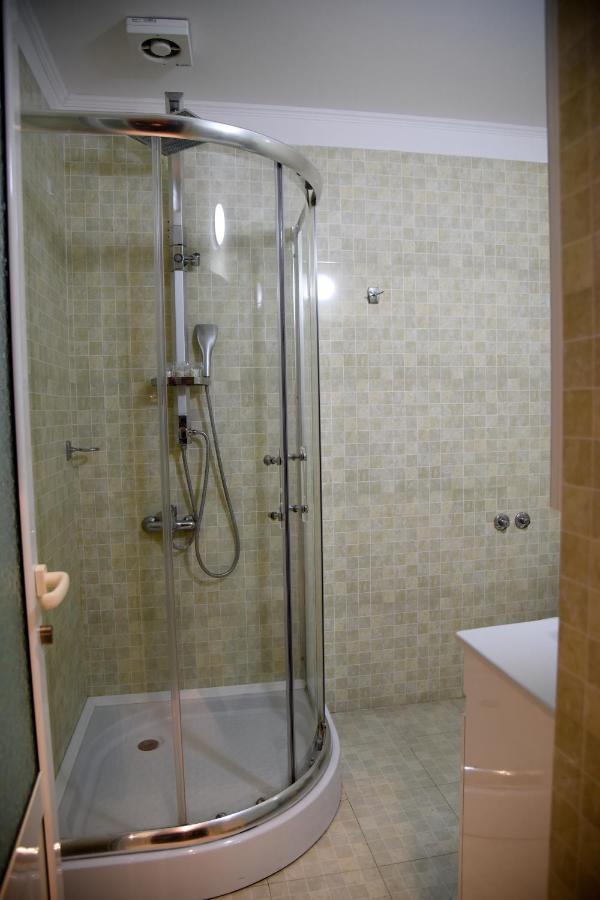 Imperial Hotel Ih 엘바산 외부 사진