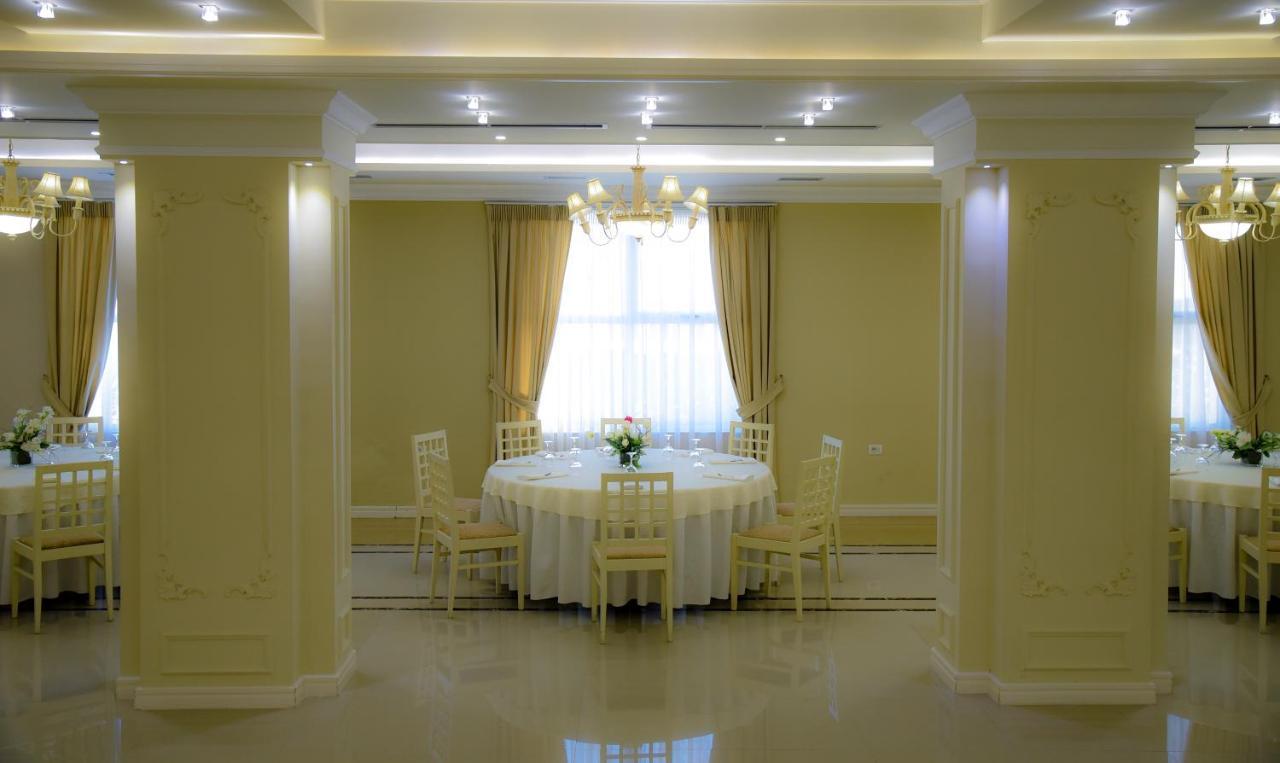 Imperial Hotel Ih 엘바산 외부 사진