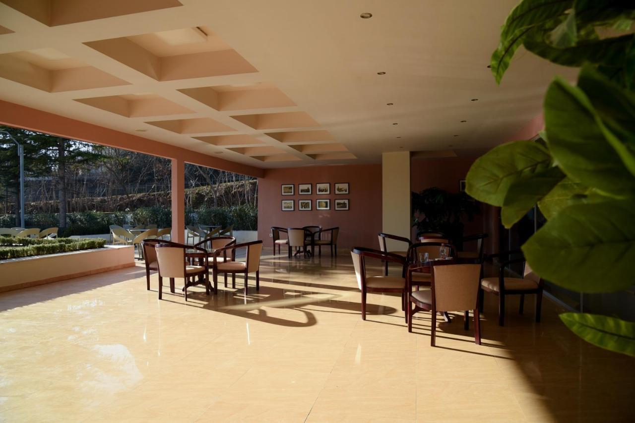 Imperial Hotel Ih 엘바산 외부 사진