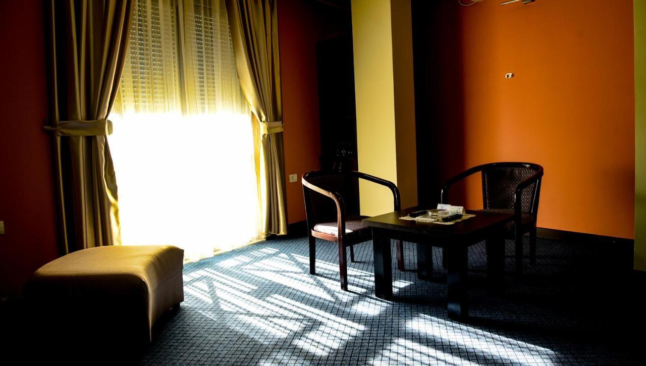 Imperial Hotel Ih 엘바산 외부 사진