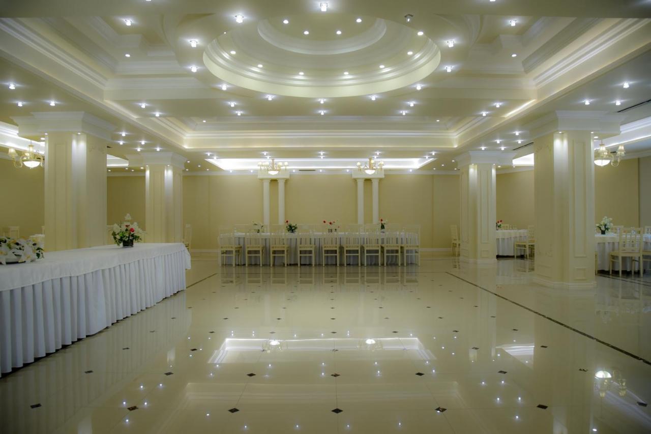 Imperial Hotel Ih 엘바산 외부 사진
