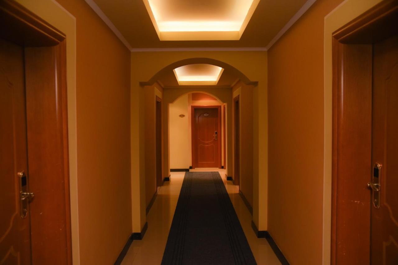 Imperial Hotel Ih 엘바산 외부 사진