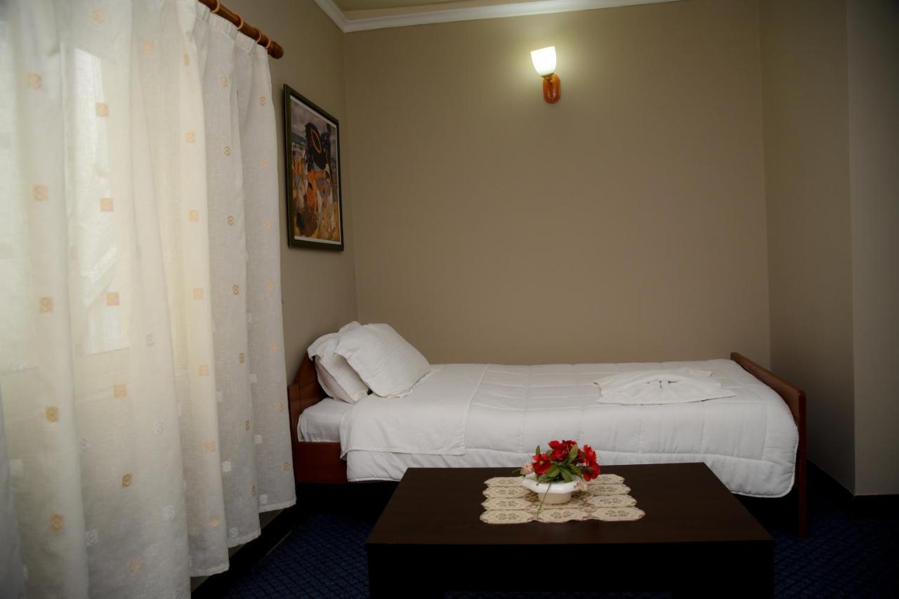 Imperial Hotel Ih 엘바산 외부 사진