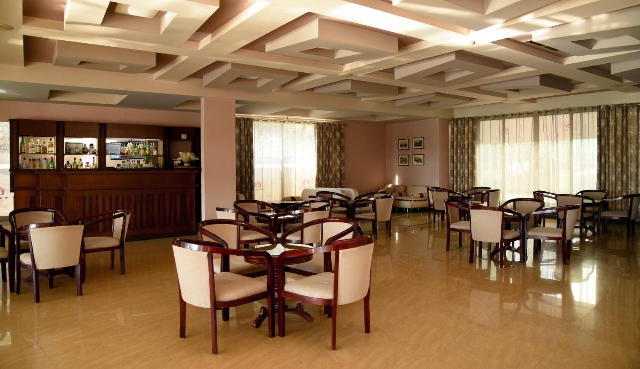 Imperial Hotel Ih 엘바산 외부 사진