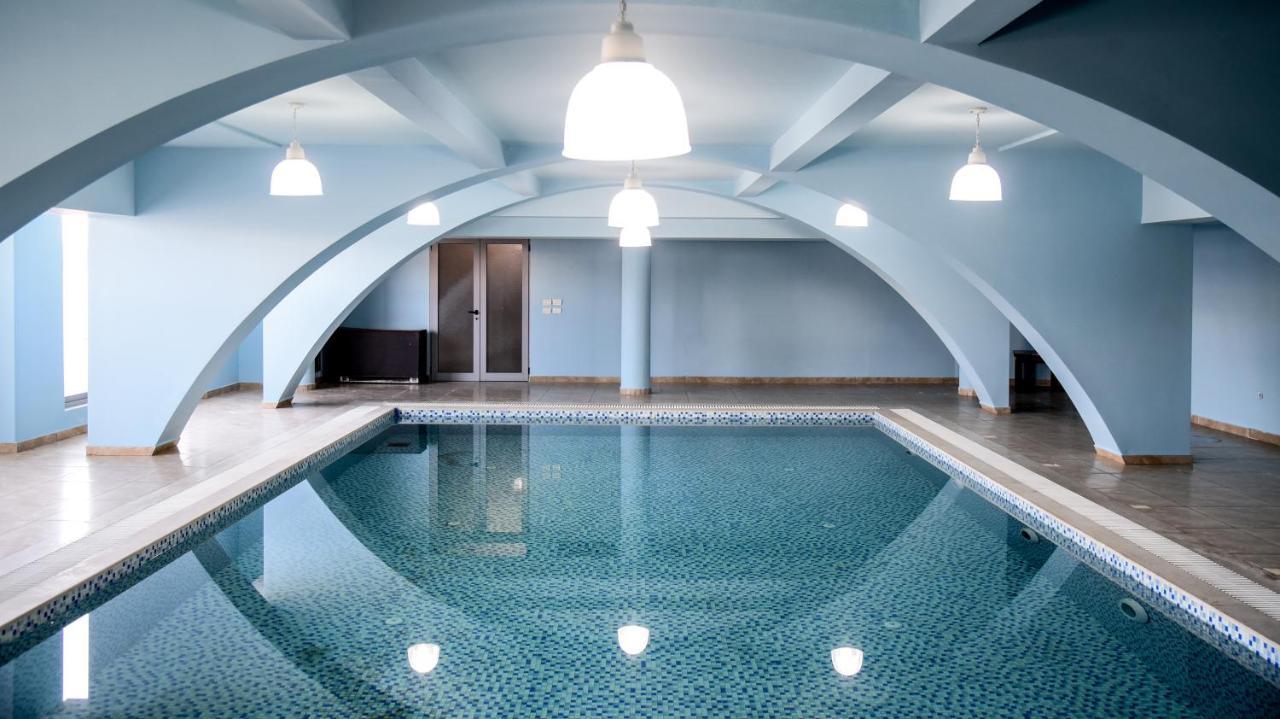 Imperial Hotel Ih 엘바산 외부 사진