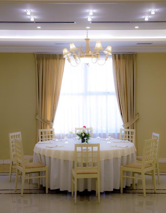 Imperial Hotel Ih 엘바산 외부 사진